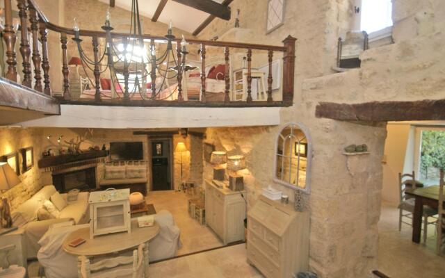 Splendid Villa in Viens With Swimming Pool