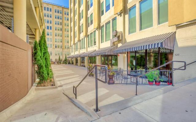 Luxury Downtown Dallas Stay by Amyfinehouse