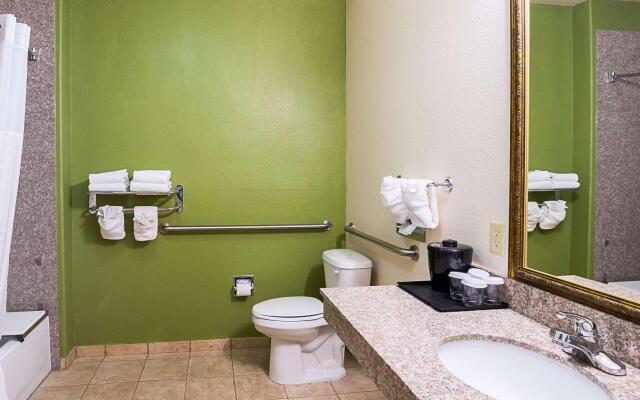 Clarion Inn & Suites Weatherford South