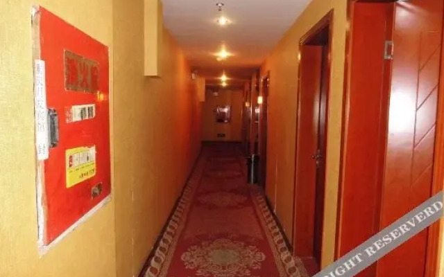 Yueyou Light Luxury Hotel (Chongqing Three Gorges Square High-speed Railway Station)