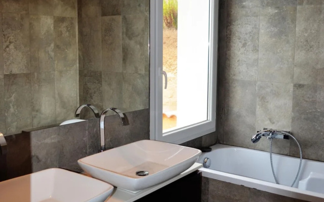 Villa in Solenzara With Pool & Sea View