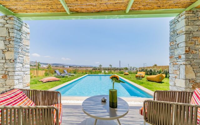 Plioni Villas & Suites