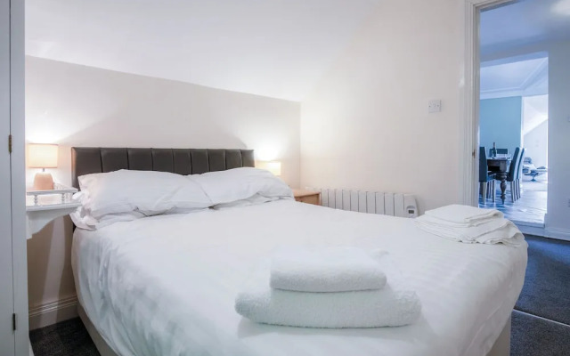 The Gatehouse - 2 Bedroom Apartment - Pendine