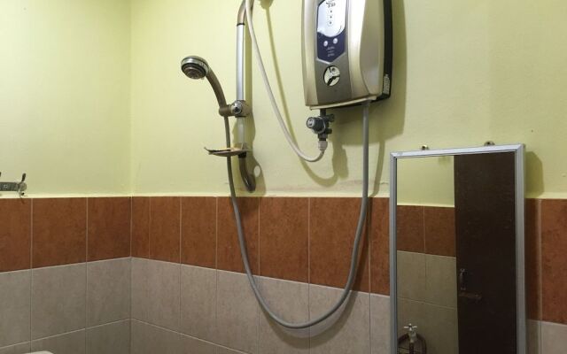 SPOT ON 89857 Azra Inn Rumah Tumpangan