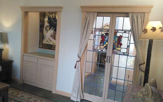 HIGHLANDS CASTLE overlooking Lake George.. plus 2 other Castles!