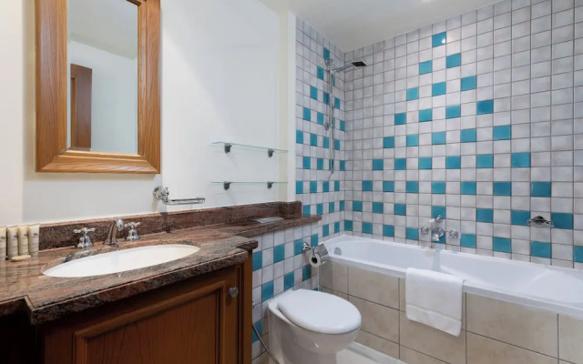 Maison Privee - Stylish & Spacious Apartment in Downtown Dubai