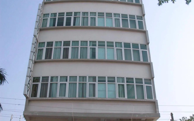 Sunny Holiday Hotel