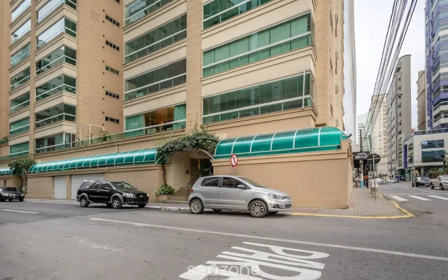 Stay Steps From the sea in Meia Praia - VIM