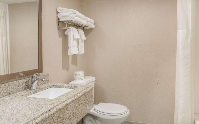 Clarion Inn & Suites Stroudsburg - Poconos