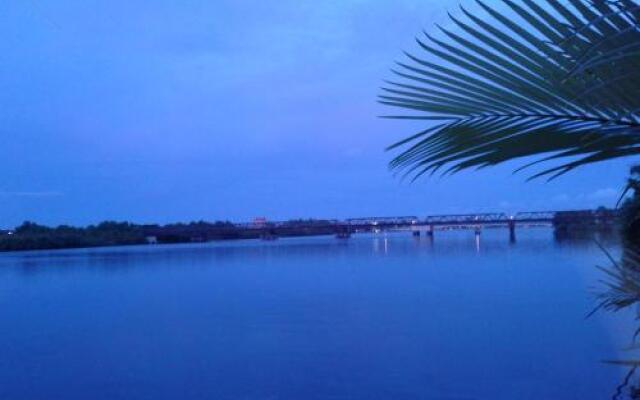 Kampot River Bungalow