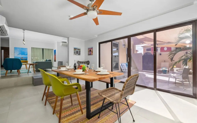 Modern 3br2ba 24 7 Security Pools Restaurant