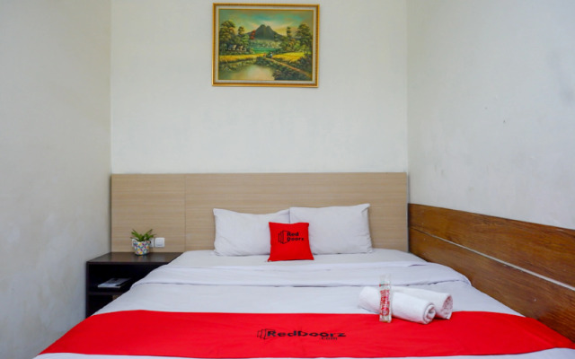 RedDoorz Plus @ Hotel Asih UNY