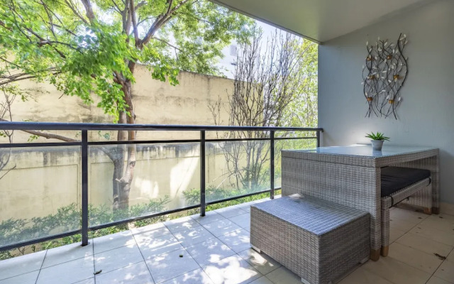 Perfectly Located Apt Rooftop Pool & Spa