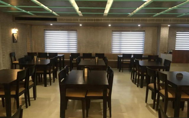 Hotel Aarunya Royale