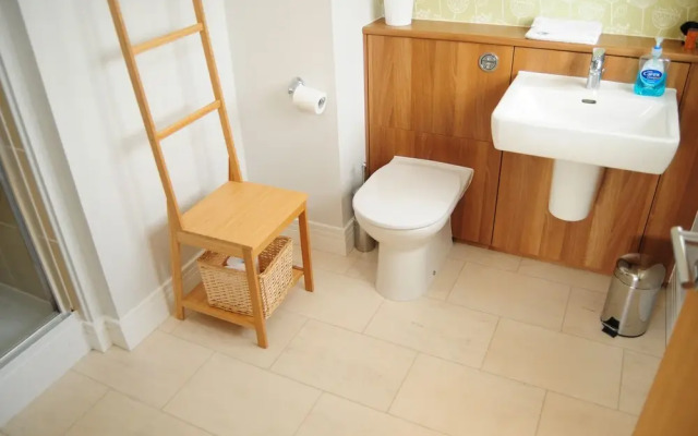 Pear Nook Treet - Exquisite Family Home