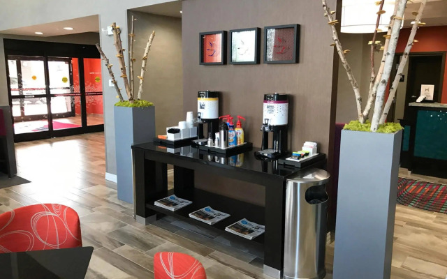 Hampton Inn & Suites Moore