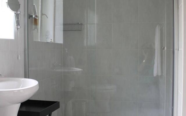 Fin & Feather Guest House