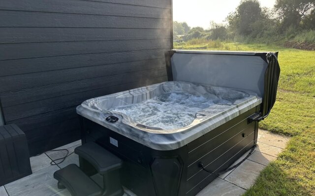 Swanlake Lodge - 3 Bedroom Holiday Home - Penally