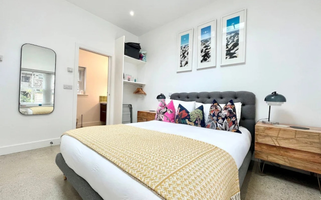 The Vicarage Newlyn 1 Bed River View Parking
