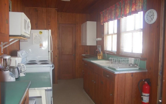 2035-2 Ellington, Upstairs