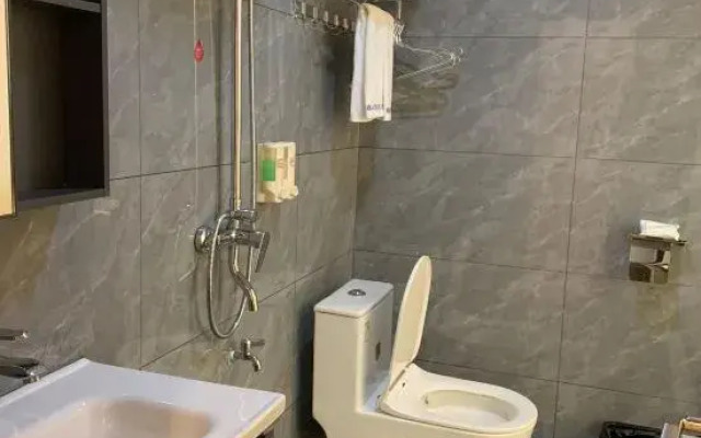 Linjiang Business Hotel (Chunyuan Road)