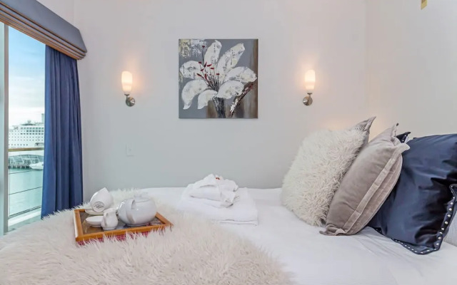 1BR Sub-Penthouse - Panoramic Views