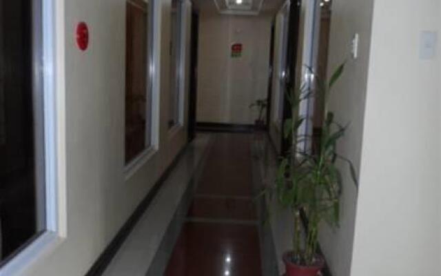 Rooms R Us - Voyagers Palace