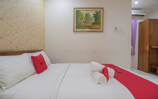 RedDoorz near Setrasari Mall 2