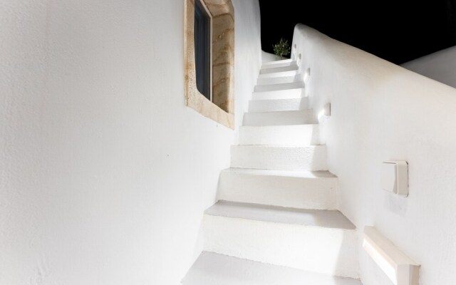 Kalamia Cave House