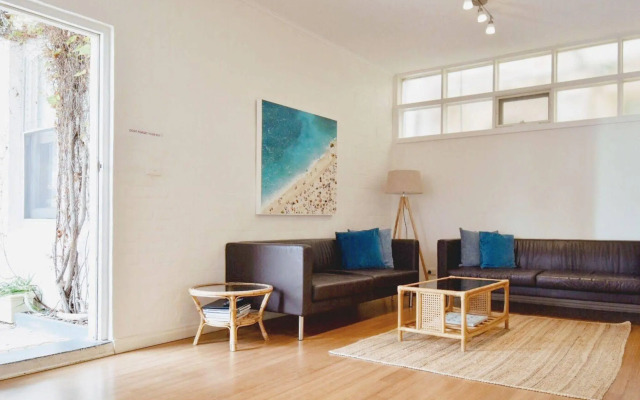 Seawall Apartments
