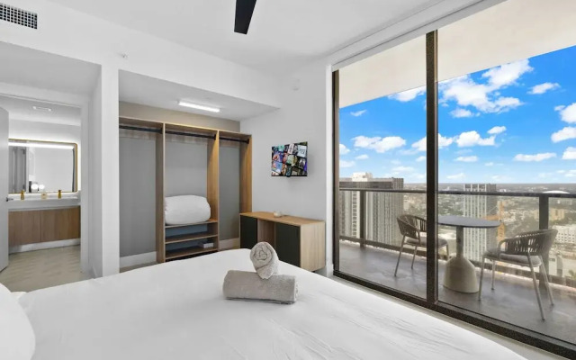Luxury 45th-Floor Condo with City Views