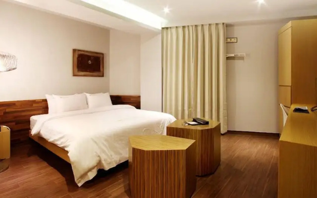 Rich Diamond Hotel