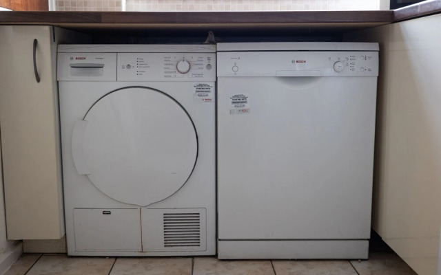 London - 4 Bed - Sleeps 8 - Garden - Pet Friendly