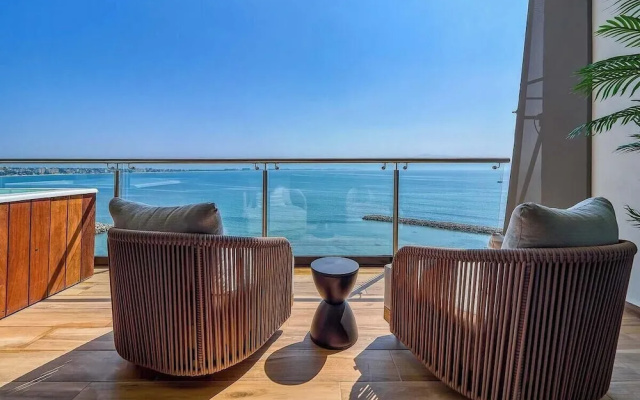 Luxury Oceanfront 3 BR Condo With Balcony