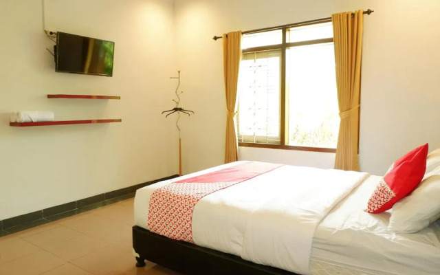 OYO 517 Hotel Arjuna Lawang