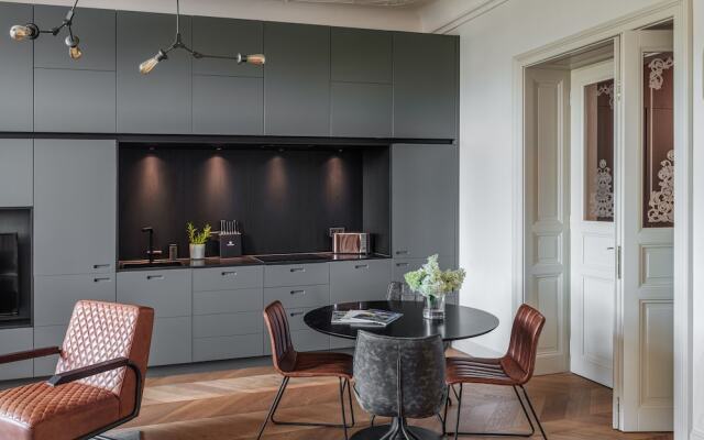 MN6 Luxury Suites by Adrez Living