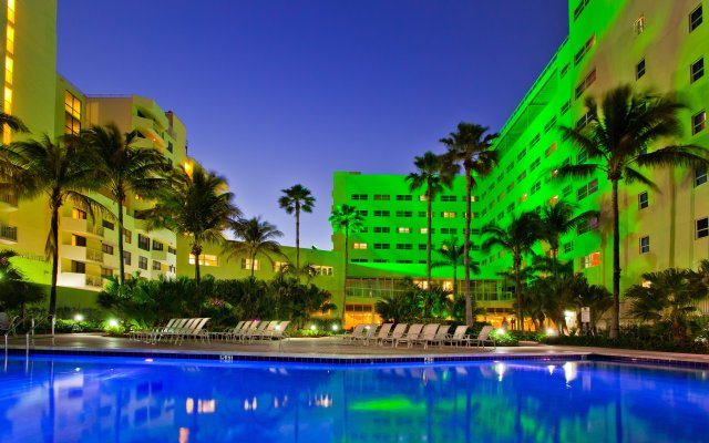 Holiday Inn Miami Beach - Oceanfront, an IHG Hotel