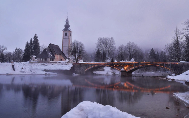 Hotel Jezero