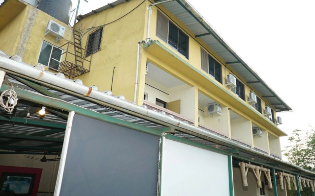 OYO 19792 Shivneri Motels