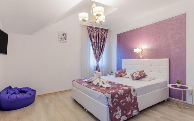 Pensiunea Casuta cu Trandafiri 2