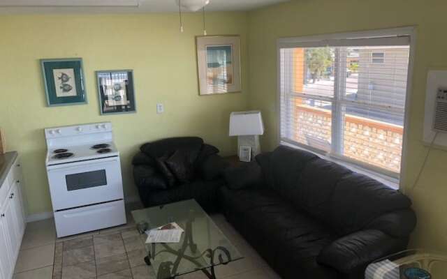 Misty Isles Redington Beachfront Suite 4