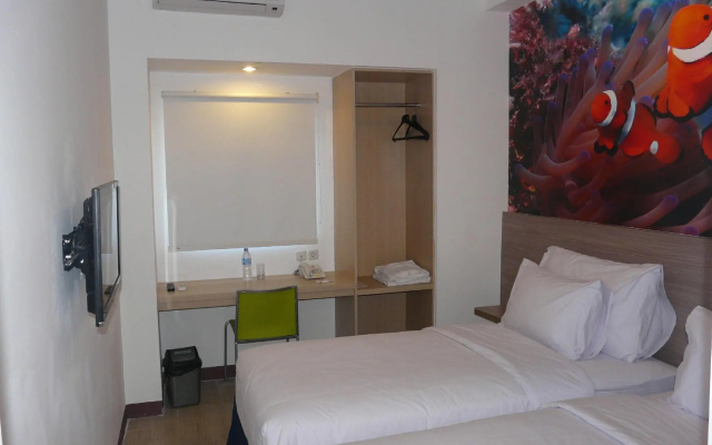 Top Hotel Manado – Guest Rooms – Manado