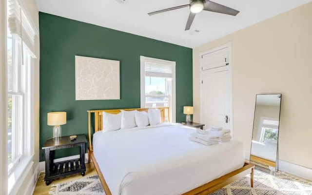 Aerie Loft: Cozy 1-bedroom Retreat in Biloxi, Perfect for Couples!