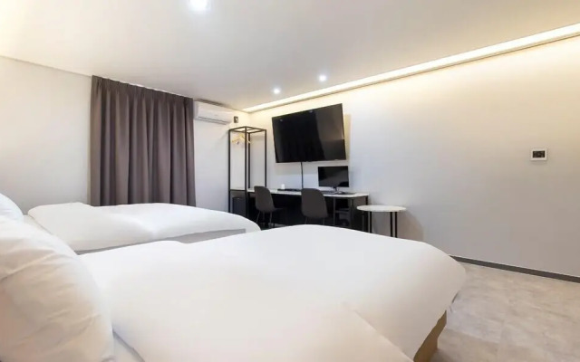Hwaseong Stay13 Hotel