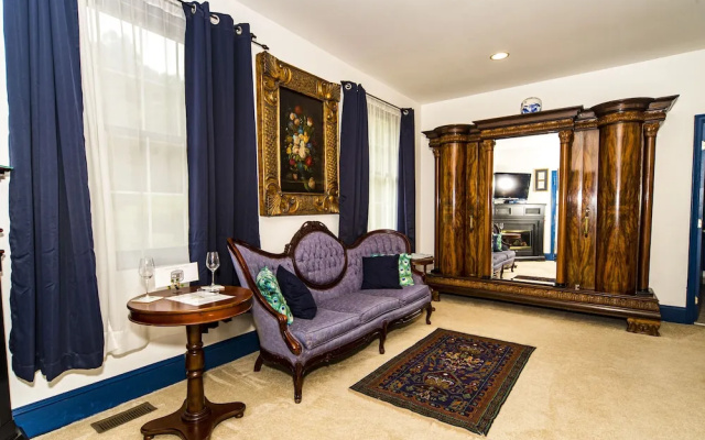Stone Manor Boutique Inn