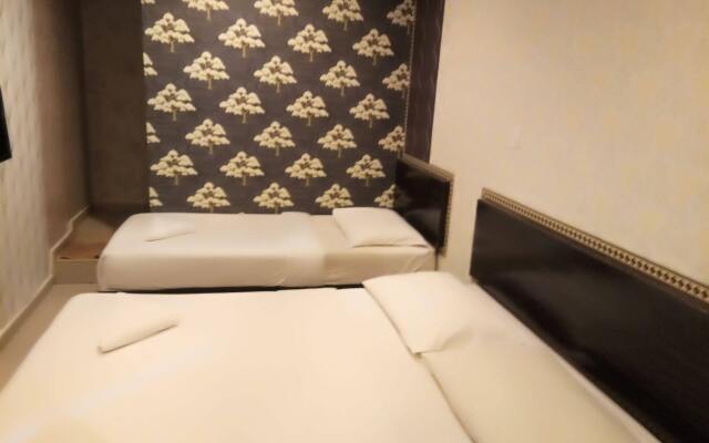 OYO 89407 EZI Hotel