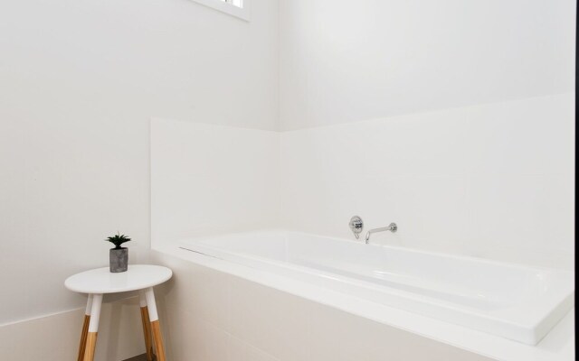 Seas the Day, 41B Ocean Avenue