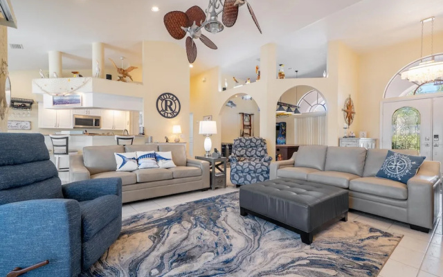 Luxury Long Waterview w Pool-kayaks-clubs-bikes