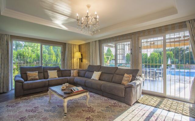Four Seasons Villa 5