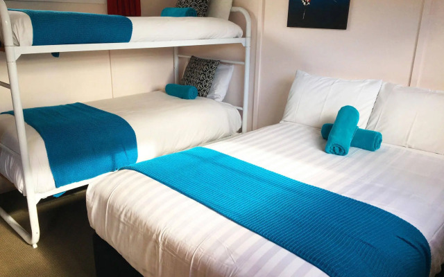 Kingston TOP 10 Holiday Park